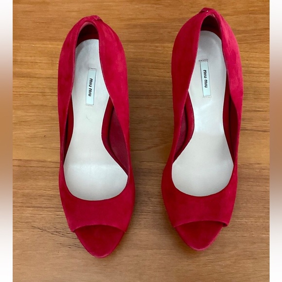 Miu Miu Suede Peep Toe Red Heels with detailed Stitching on the Heel Sz 38 - Picture 11 of 13